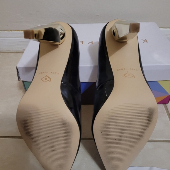 Shoes - Picture 2 of 7